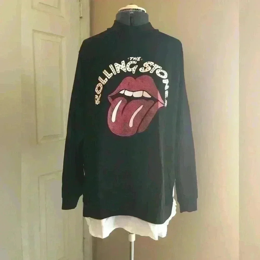 MISS LOOK BLACK LONG SLEEVE ROLLING STONE CREW TOP LARGE